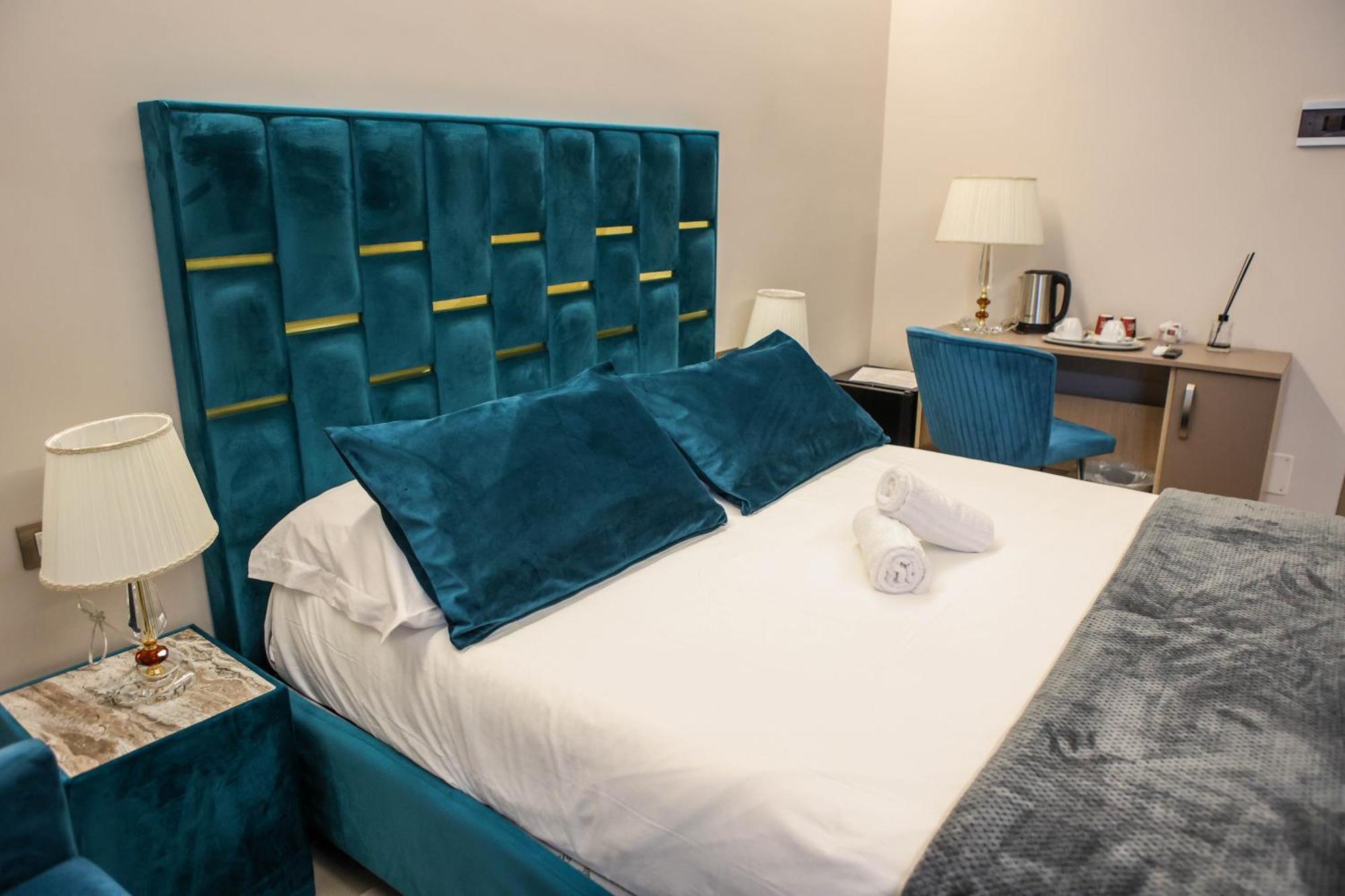 B&B Suites&Rooms Piazza Dei Martiri Катанія Екстер'єр фото
