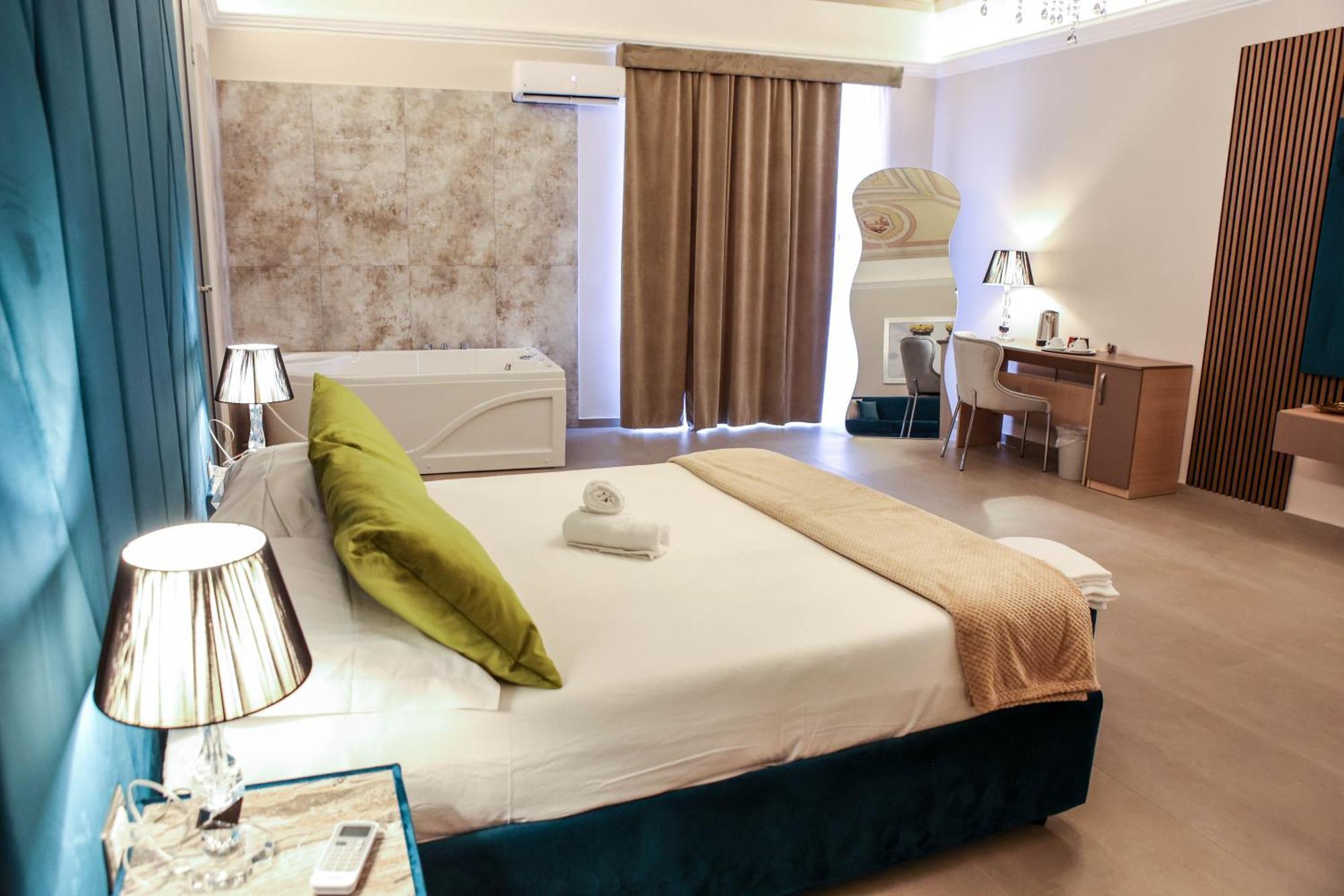 B&B Suites&Rooms Piazza Dei Martiri Катанія Екстер'єр фото