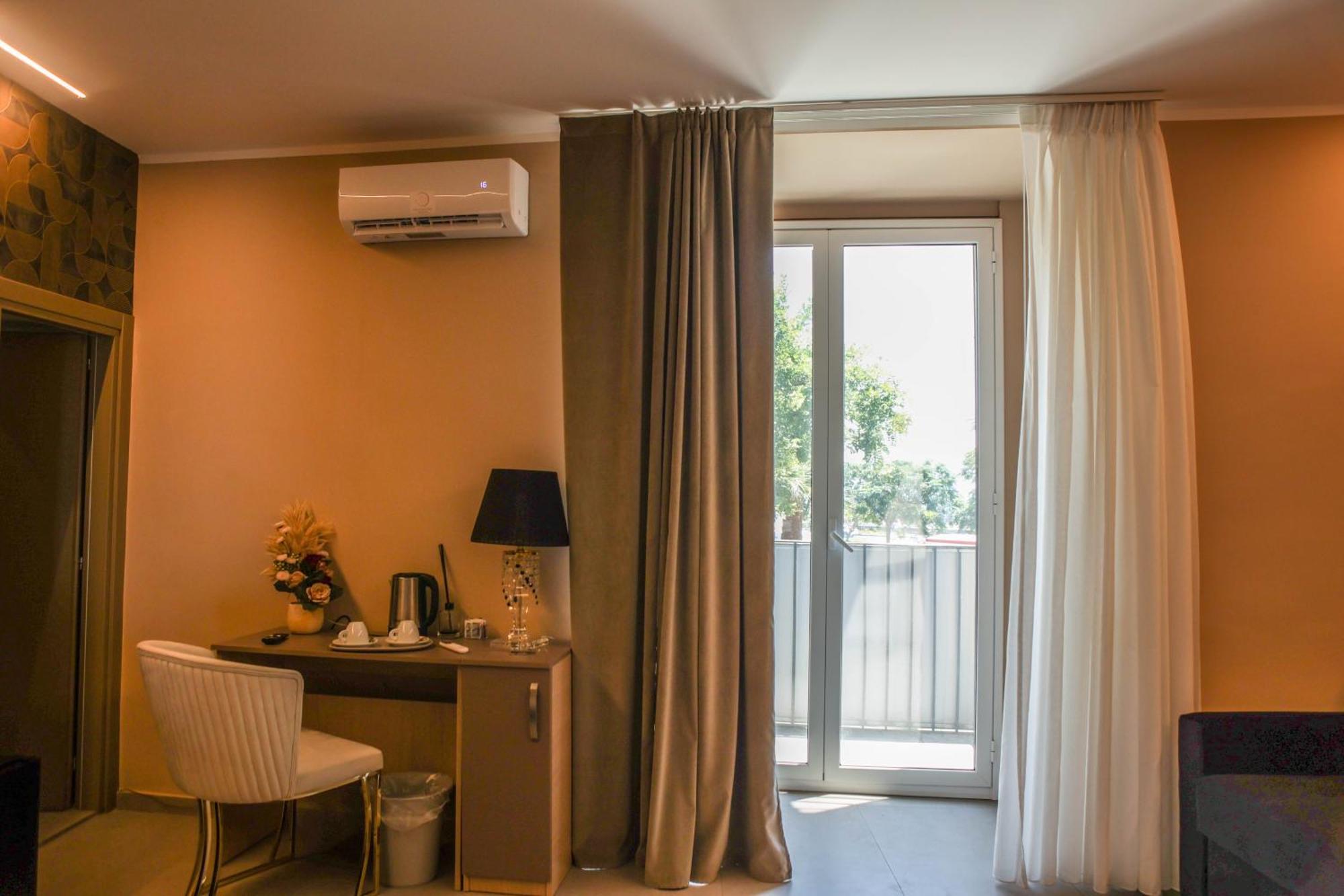 B&B Suites&Rooms Piazza Dei Martiri Катанія Екстер'єр фото