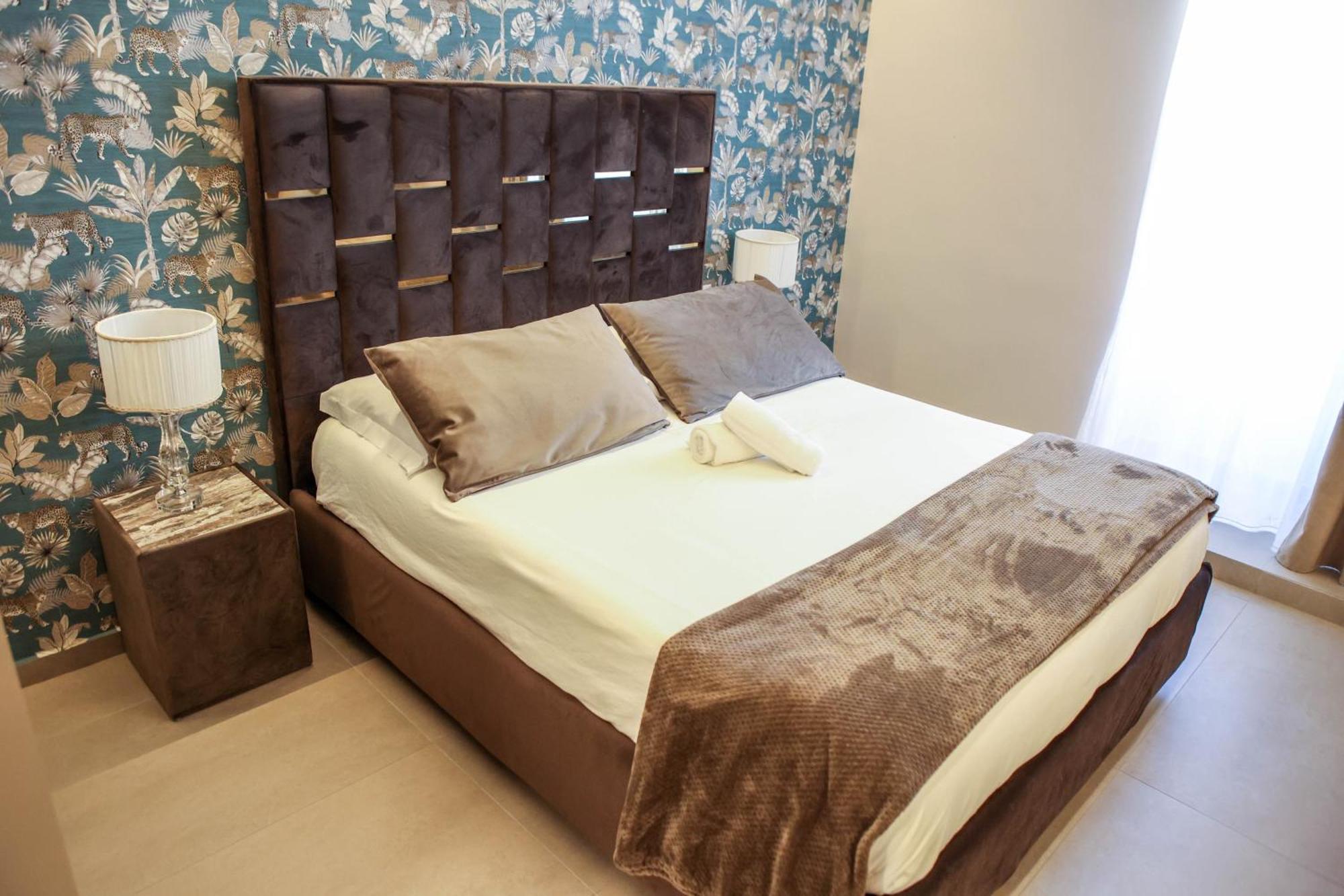 B&B Suites&Rooms Piazza Dei Martiri Катанія Екстер'єр фото