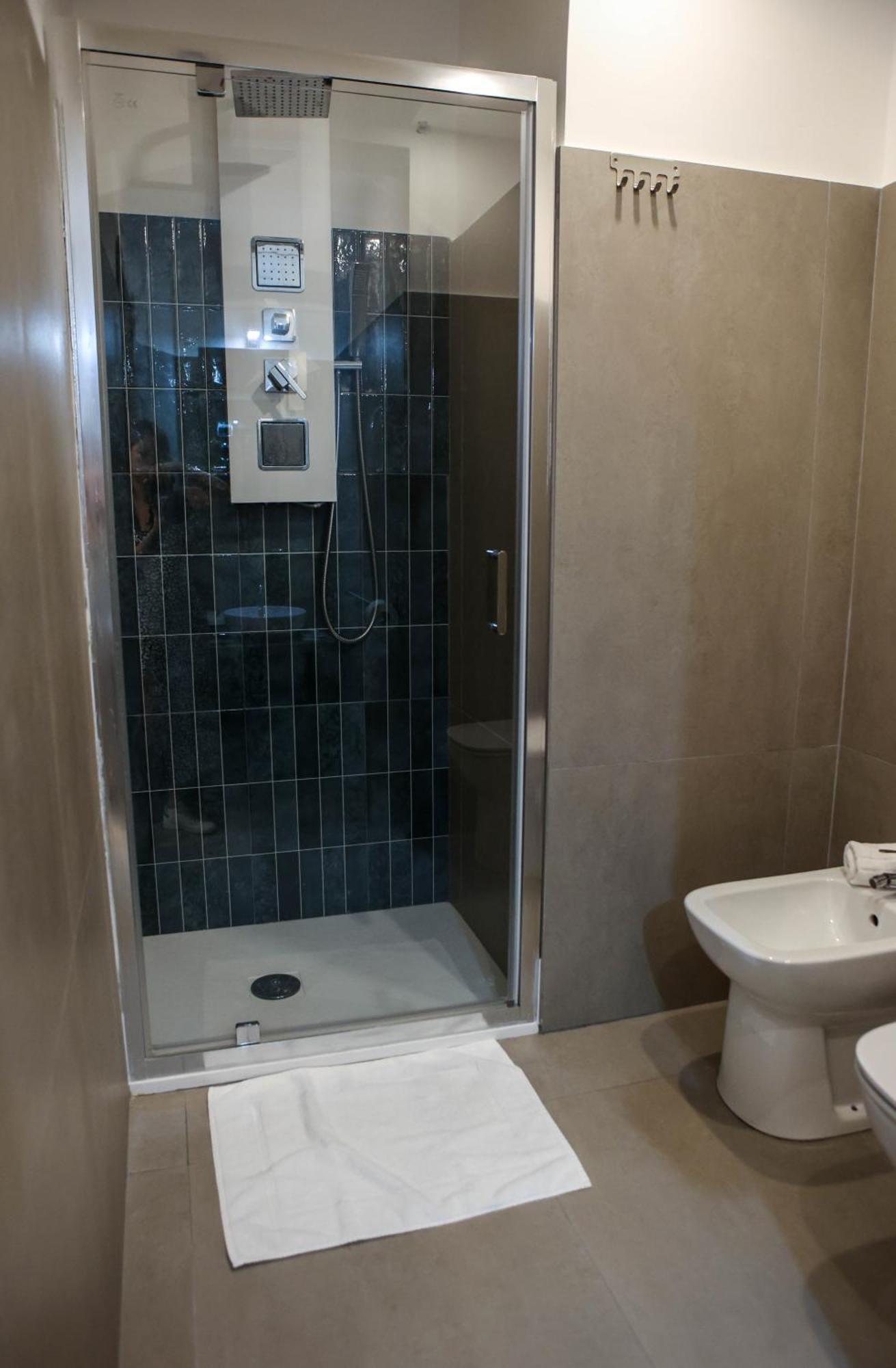 B&B Suites&Rooms Piazza Dei Martiri Катанія Екстер'єр фото