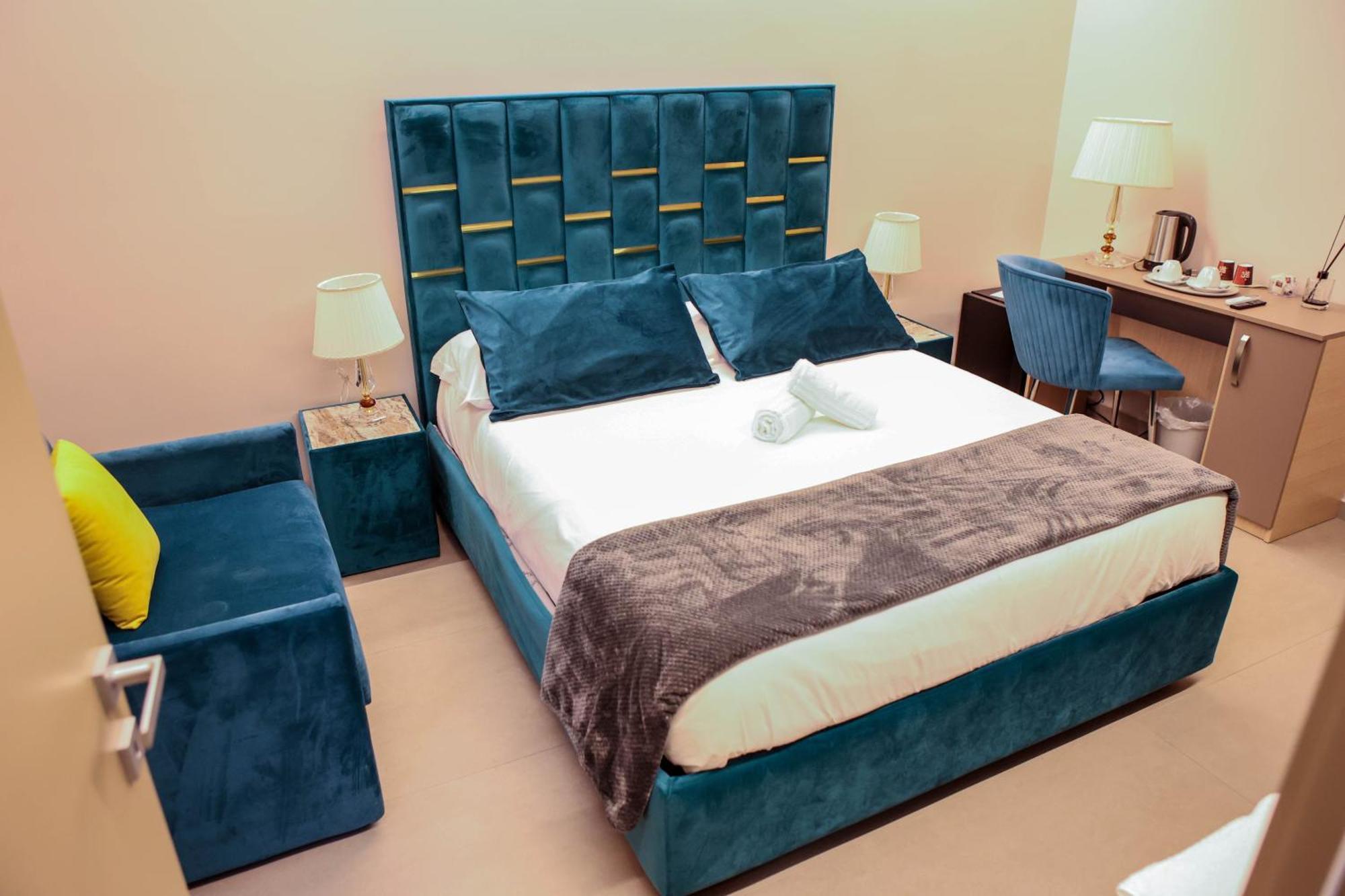 B&B Suites&Rooms Piazza Dei Martiri Катанія Екстер'єр фото